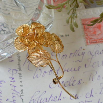 【日本発送】A-080　フランスヴィンテージアクセサリー/ブローチ　純銀ゴールドめっきブローチ