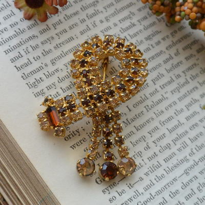 【日本発送】A-096　フランスアンティーク/ヴィンテージブローチ　ラインストーンブローチ