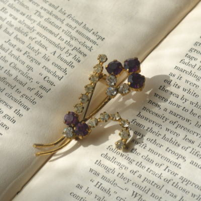 【日本発送】A-152　フランスアンティーク/ヴィンテージブローチ　ガラス＆メタル