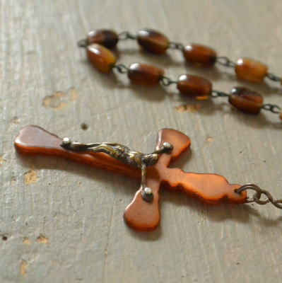 【日本発送】A-193　フランスアンティーク/ヴィンテージネックレス/ロザリオ　樹脂クロスネックレス