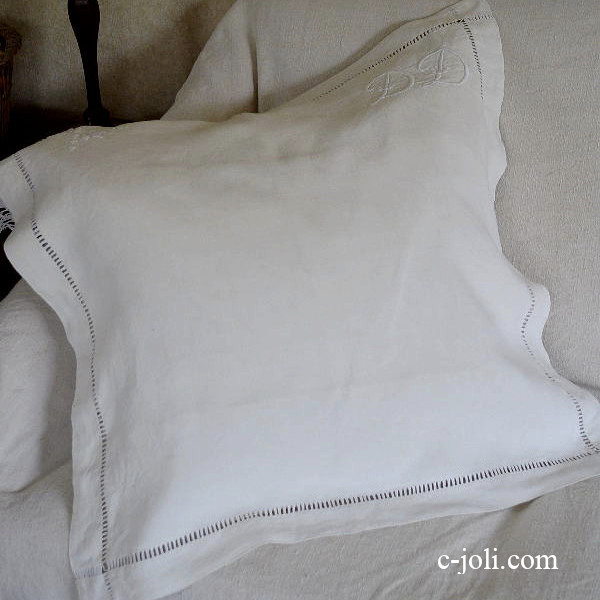 【日本発送】B-864　フランスアンティークリネンクッションケース/クッションカバー　手刺繍モノグラム＆リネン 64x66cm