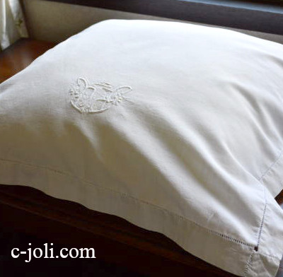 【日本発送】B1089　フランスアンティークコットンクッションケース/ピローケース　手刺繍モノグラム