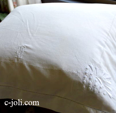 【日本発送】B1093　フランスアンティークハーフリネンクッションケース/ピローケース　手刺繍モノグラム