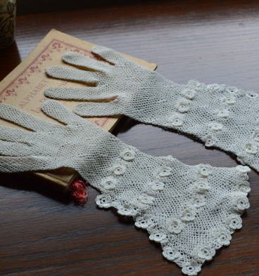 B1157　フランスアンティークレース手袋29cm　リネンレース　オフホワイト