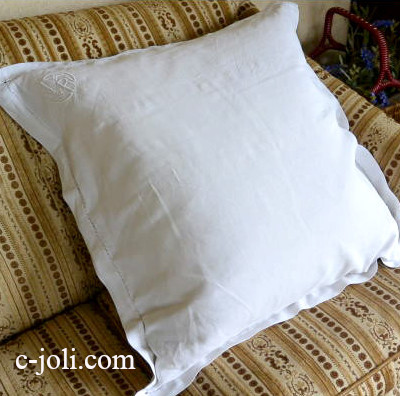 【日本発送】B1245　フランスアンティークリネンピローケース/クッションケース　手刺繍モノグラム&リネン 67x64cm