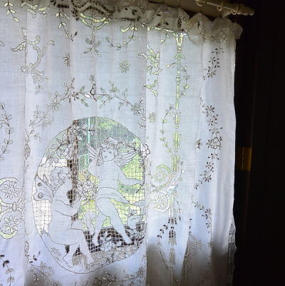 B1265　フランスアンティークリネンベッドスプレッド　天使柄カットワーク手刺繍リネン＆レース 250x180cm