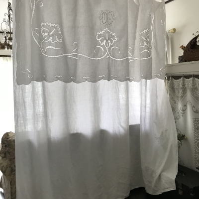 B1513 フランスアンティークリネンシーツ/ベッドシーツ/カーテン　カットワーク手刺繍リネン＆手刺繍モノグラム　240x324cm