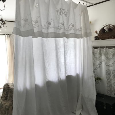 B1514 フランスアンティークリネンシーツ/ベッドシーツ/カーテン　ホワイトワークリネン手刺繍モノグラム　245x312cm