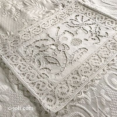 【パリ発送】B1573 フランスアンティークリネンピローケース/ミニクッションケース　カットワーク手刺繍リネン＆ボビンレース 49x37cm