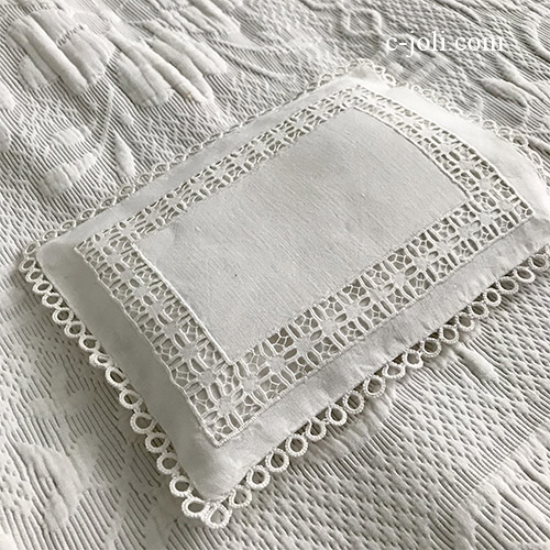 【パリ発送】B1589 フランスアンティークリネンミニクッションケース　カットワーク手刺繍リネン＆タティングレース 21.5x15.5cm