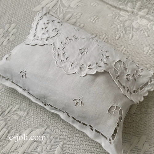 【パリ発送】B1625 フランスアンティークリネンランジェリーケース/ナイトドレスケース　カットワーク手刺繍リネン 41.5x29cm