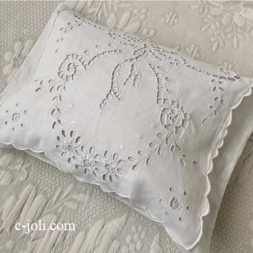 【パリ発送】B1626 フランスアンティークリネンランジェリーケース/ナイトドレスケース　カットワーク手刺繍リネン 45x31cm