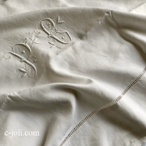 【パリ発送】B1636 フランスアンティークリネンシーツ　手刺繍モノグラム＆リネン 234x308cm