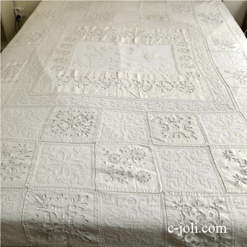 【パリ発送】B1643 フランスアンティークレースベッドスプレッド/ベッドカバー　天使柄フィレレース＆カットワーク手刺繍リネン 205x235cm+フリンジ
