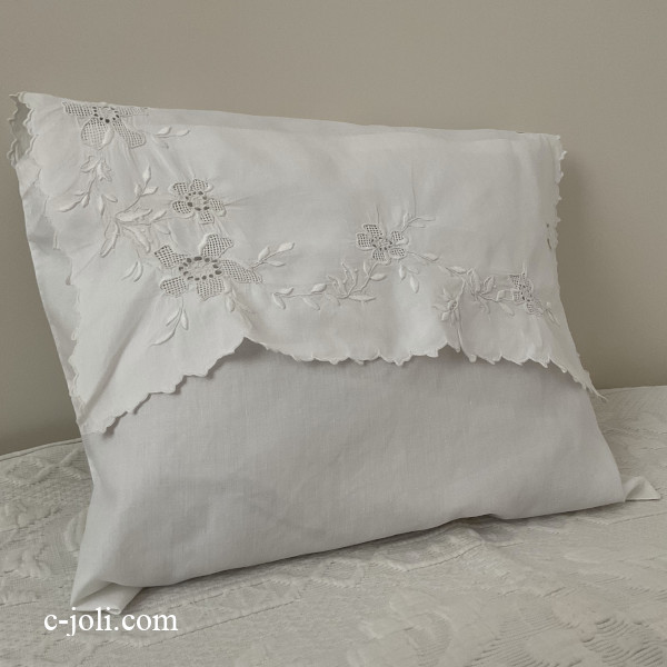 【パリ発送】B1672 フランスアンティークリネンランジェリーケース/ナイトドレスケース　カットワーク手刺繍リネン 42.5x31.5cm