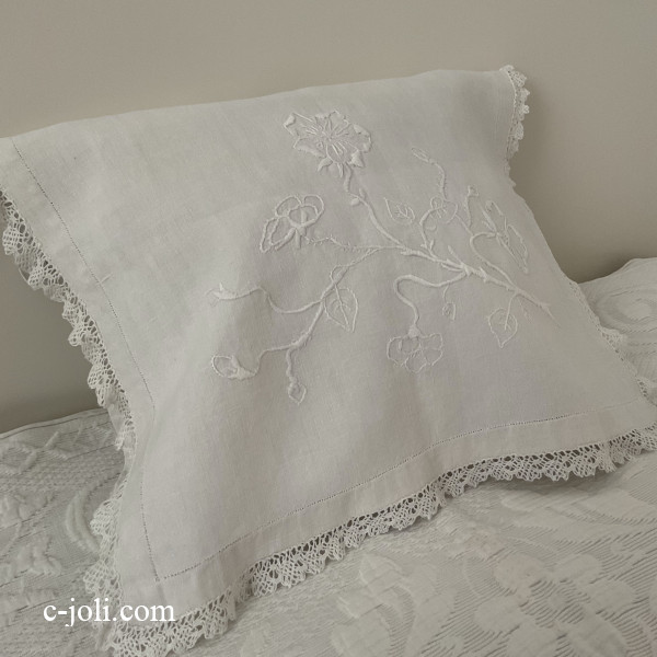 【パリ発送】B1673 フランスアンティークリネンランジェリーケース/ナイトドレスケース　手刺繍リネン＆ボビンレース 46x36cm