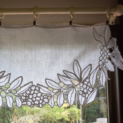 【日本発送】C-722　フランスアンティークリネンカーテン/カフェカーテン　カットワーク手刺繍リネン 67cm