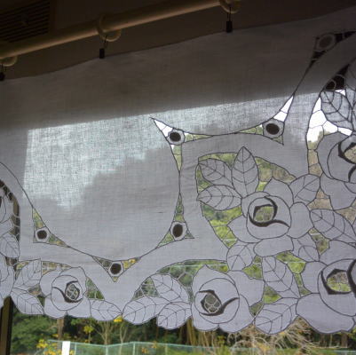 【日本発送】C-725　フランスアンティークリネンカーテン/カフェカーテン　カットワーク手刺繍リネン 136cm
