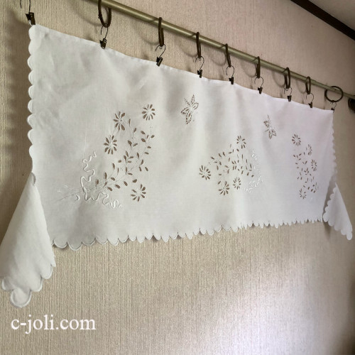 今日のお品ஐ⋆*フランスアンティーク・スカラップと刺繍のリネンガーゼカーテン 2枚1組) フランス アンティーク チュールレースカーテン 刺繍 エクリュ