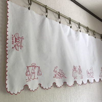 C-955　フランスアンティーク赤刺繍カフェカーテン　手刺繍コットン 126cm