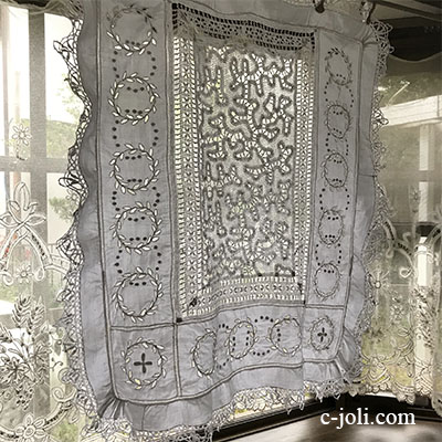 C1047 フランスアンティークリネンスモールカーテン　カットワーク手刺繍リネン＆ボビンレース＆バテンレース 57x65cm