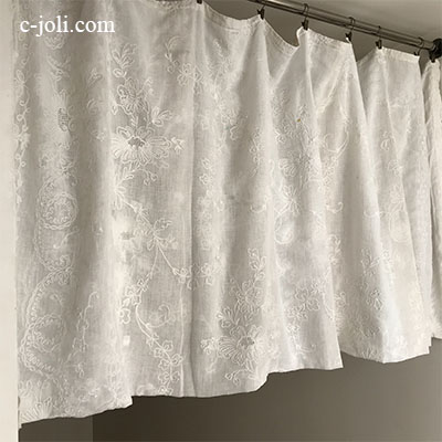 【パリ発送】C1074 フランスアンティークコーネリー刺繍カーテン　綿ローン刺繍カーテン/カフェカーテン 1m44