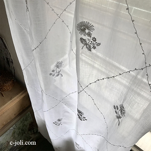 C1109 フランスアンティークコーネリー刺繍カーテン　綿ローン刺繍カーテン 1m43