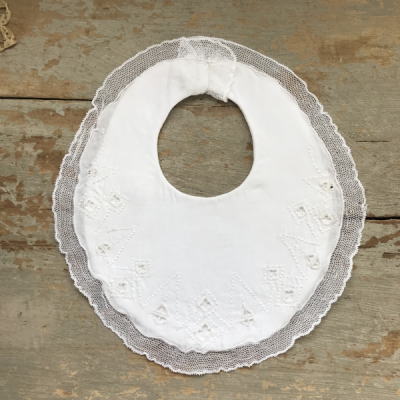 【日本発送】E-177　フレンチアンティークベビースタイ　手刺繍コットン