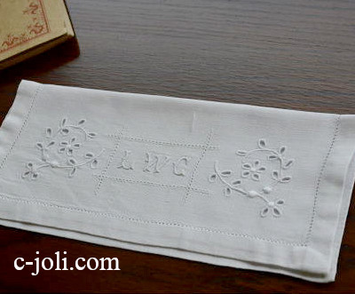 【日本発送】E-317　フランスアンティークリネンテーブルナプキンケース　カットワーク手刺繍ハーフリネン