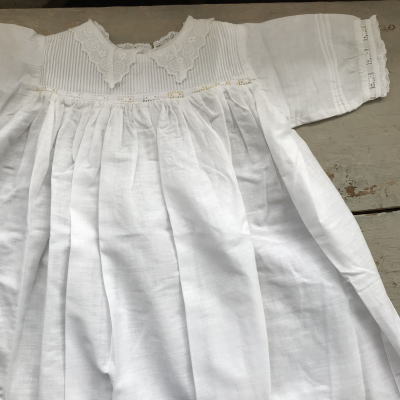 E-389　イギリスアンティークコットンベビードレス 92cm　マシーン刺繍ハーフリネン