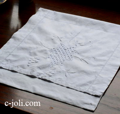 【日本発送】E-530　イギリスアンティークケース　手刺繍コットンケース