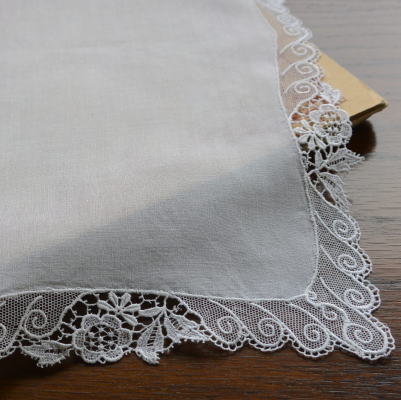 【日本発送】E-550　フランスアンティークレースハンカチ　麻ローン＆マシーンレースハンカチ