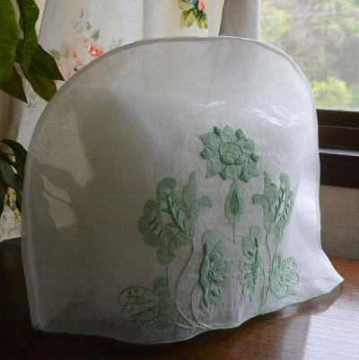 【日本発送】E-617　イギリスアンティークリネンティーコージー/ティーコゼ　麻ローン手刺繍