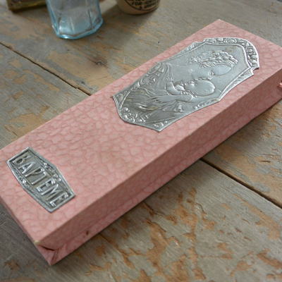 【日本発送】E-696　フランスアンティークボックス　バテムの菓子箱　ピンク