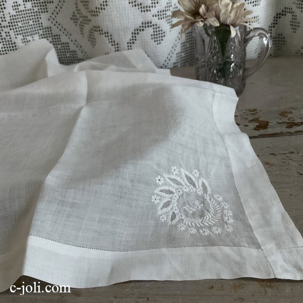 【日本発送】E-719　フランスアンティークリネンハンカチ/麻ローンハンカチ　マリアージュ手刺繍モノグラム大判ハンカチ 64x62cm