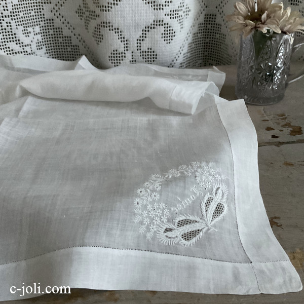 【日本発送】E-720　フランスアンティークリネンハンカチ/麻ローンハンカチ　マリアージュ手刺繍モノグラム大判ハンカチ 65x64cm