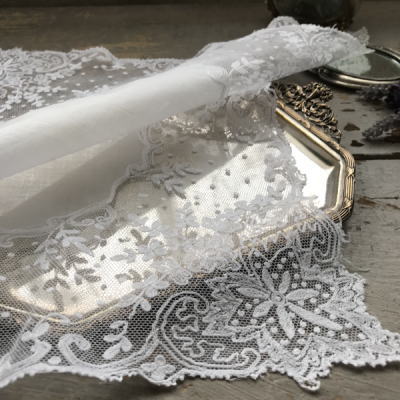 E-840 フランスアンティークハンカチ　20世紀初頭リネンローン＆チュールレースハンカチ 36x35cm