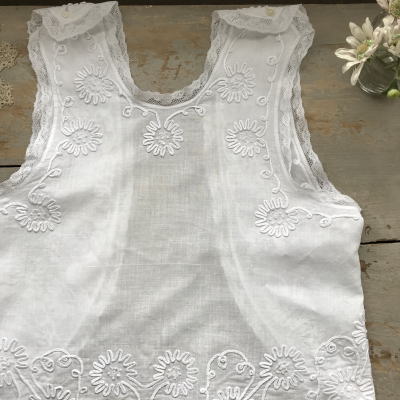 E-854 フランスアンティークドール/チャイルドスタイ/チャイルドビブ/エプロン　麻ローン＆レース