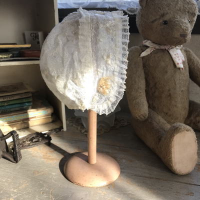 E-933 フランスアンティークドール/ベビーハット/ボネ　コットンチュールレース