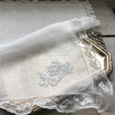 E-978 フランスアンティークレースハンカチ ホワイトワーク手刺繍