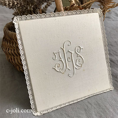 【パリ発送】E-999 フランスアンティークチャーチ（教会）カリス・パル　手刺繍コットン＆レース