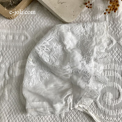 【パリ発送】E1022 フランスアンティークベビーハット/ベビー帽子/ベビーボネ　ホワイトワーク手刺繍＆綿ローン＆レース