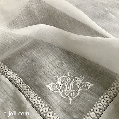 【パリ発送】E1030 フランスアンティーク刺繍ローンハンカチ　手刺繍モノグラムリネンローンハンカチ 41x41cm
