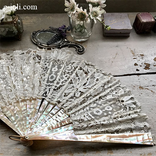 E1093 フランスアンティーク19世紀レース扇子/エヴァンタイユ　白蝶貝（マザーオブパール）扇骨＆ボビンレース扇面 21.5cm