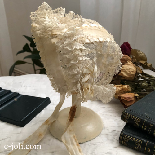 【パリ発送】E1167 フランスアンティークベビーハット/ベビー帽子/ベビーボネ　リネンチュールレース＆シルクリボン 生成り