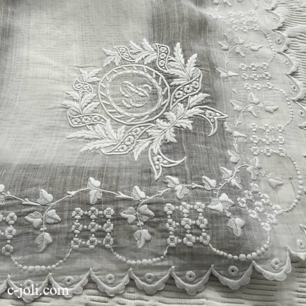 【パリ発送】E1176 フランスアンティークレースハンカチ　19世紀ホワイトワーク手刺繍＆コットンローン花嫁ハンカチ 41x42cm