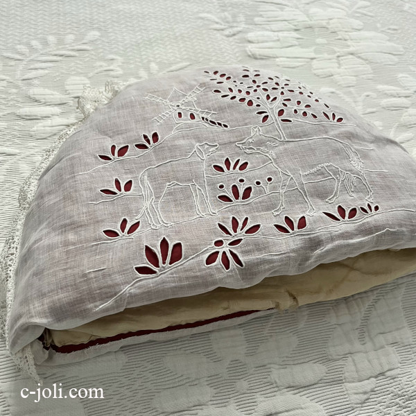 フランスアンティーク　赤刺繍　アンティークスタイ　レース フランスアンティーク赤手刺繍リネン棚飾り布キッチン野菜柄/巾23