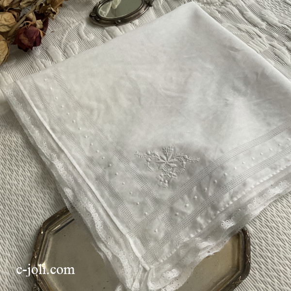 【パリ発送】E1200 フランスアンティークレースハンカチ　ホワイトワーク手刺繍＆綿ローン＆コットンレース 58x57cm