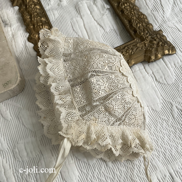 【パリ発送】E1205 フランスアンティークベビーハット/ベビー帽子/ベビーボネ　ホワイトワーク手刺繍＆リネンレース