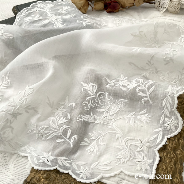 SALE！フランスアンティーク花柄刺繍とレースの素敵なハンカチクロスஐ9枚セット SALE！フランスアンティーク花柄刺繍とレースの素敵なハンカチクロス